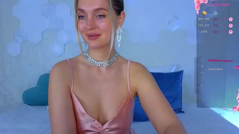 Snapshot of lynna_sparks chatting on 12.05.25 Lana online show from 12.05.25