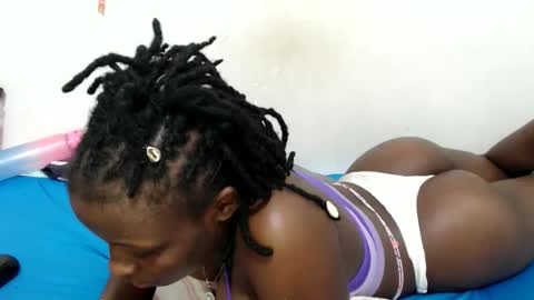 lyenne online show from 10.23.25