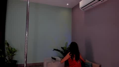 lynnsam_ online show from 02.04.25