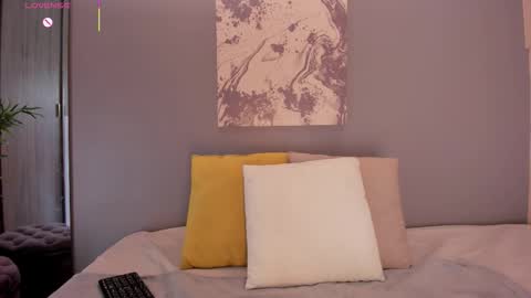 lynnsam_ online show from 10.24.25