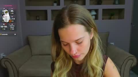 Snapshot of lynntiny chatting on 09.30.25 Lynn online show from 09.30.25