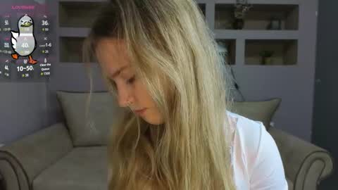 Snapshot of lynntiny chatting on 11.09.25 Lynn online show from 11.09.25