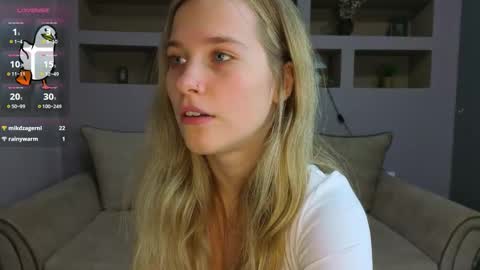 Snapshot of lynntiny chatting on 11.21.25 Lynn online show from 11.21.25