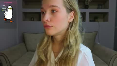 Snapshot of lynntiny chatting on 11.23.25 Lynn online show from 11.23.25