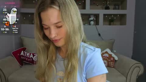 Snapshot of lynntiny chatting on 11.28.25 Lynn online show from 11.28.25