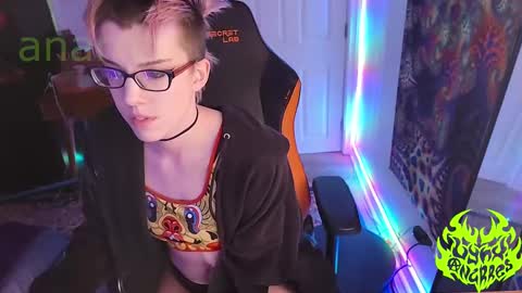 Snapshot of lynxanarres chatting on 09.14.25 Lynx Anarres online show from 09.14.25