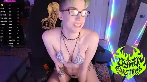 Snapshot of lynxanarres chatting on 10.01.25 Lynx Anarres online show from 10.01.25