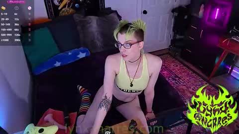 Snapshot of lynxanarres chatting on 10.11.25 Lynx Anarres online show from 10.11.25