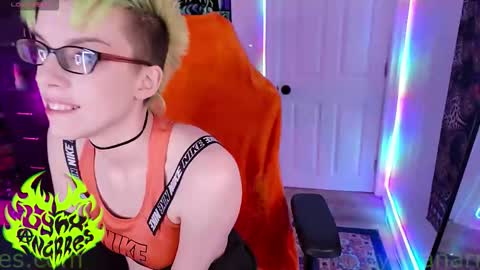 Snapshot of lynxanarres chatting on 10.15.25 Lynx Anarres online show from 10.15.25