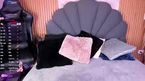    VIVIANA    online show from 11.15.25