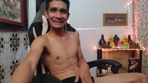 Snapshot of lyubovmoya3 chatting on 12.27.24 SWEETPINOY online show from 12.27.24