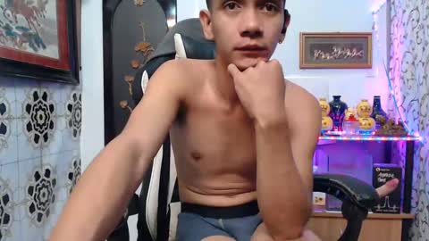 Snapshot of lyubovmoya3 chatting on 01.25.25 SWEETPINOY online show from 01.25.25