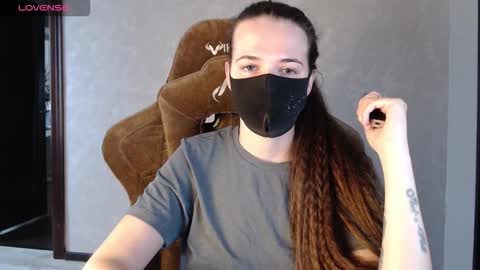 Snapshot of m00n8kiki chatting on 11.12.25 Ksu online show from 11.12.25