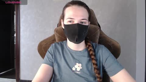 Snapshot of m00n8kiki chatting on 11.13.25 Ksu online show from 11.13.25