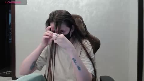 Snapshot of m00n8kiki chatting on 12.04.25 Ksu online show from 12.04.25