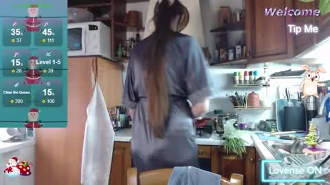 Snapshot of m00n8kiki chatting on 12.17.25 Ksu online show from 12.17.25