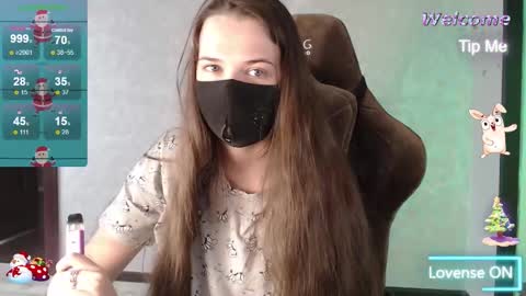 Snapshot of m00n8kiki chatting on 12.20.25 Ksu online show from 12.20.25