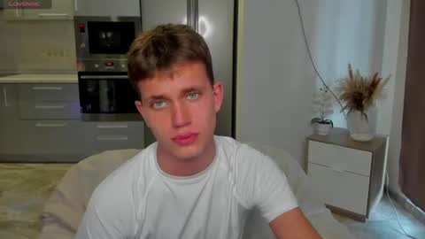m0neyken_ online show from 08.04.26
