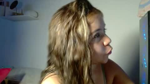 Snapshot of m1la_18 chatting on 04.26.26 mila online show from 04.26.26