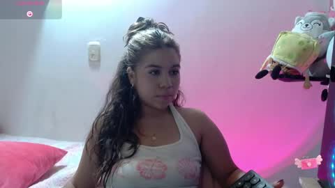 Snapshot of m1la_18 chatting on 05.30.26 mila online show from 05.30.26