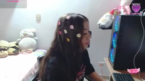 Snapshot of m1la_18 chatting on 06.10.26 mila online show from 06.10.26