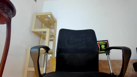 Snapshot of m1lk_choc chatting on 02.13.25 Mila online show from 02.13.25