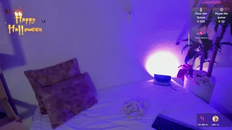 Snapshot of m1lk_choc chatting on 10.18.25 Mila online show from 10.18.25