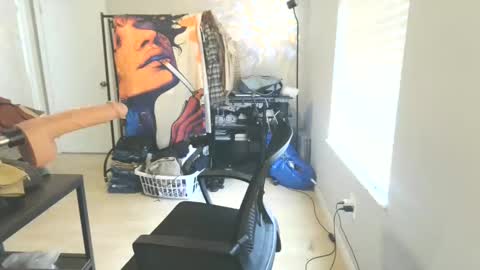 Snapshot of m3taaa chatting on 10.07.25 M3ta online show from 10.07.25