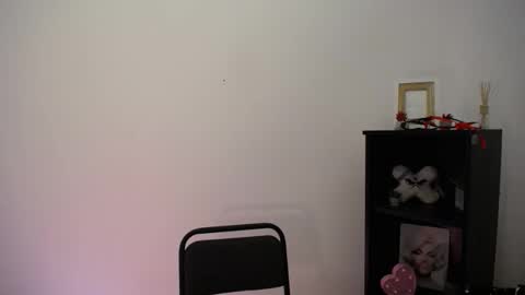 m_i_k_i_ online show from 02.13.26