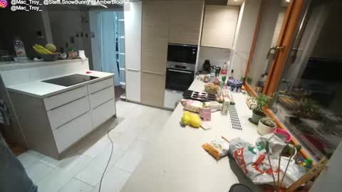 Snapshot of mac_troy chatting on 12.21.25 Mac Troy online show from 12.21.25