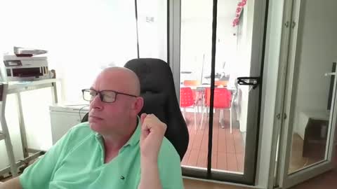 Snapshot of machinegun3dx chatting on 10.13.25 Andy online show from 10.13.25