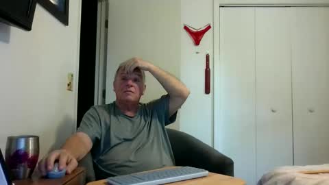 Snapshot of mackdocc001 chatting on 04.22.26 mackdocc001 online show from 04.22.26
