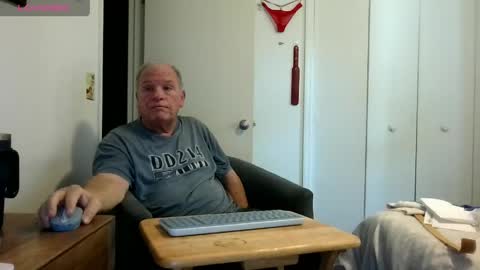 Snapshot of mackdocc001 chatting on 04.25.26 mackdocc001 online show from 04.25.26