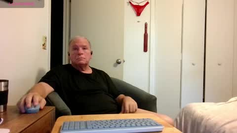 Snapshot of mackdocc001 chatting on 04.28.26 mackdocc001 online show from 04.28.26