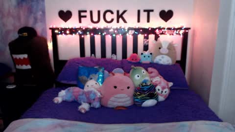 Snapshot of mackenziewolfe chatting on 12.04.24 Mackenzie Wolfe online show from 12.04.24