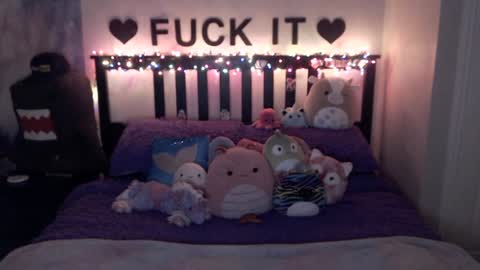 Snapshot of mackenziewolfe chatting on 12.16.24 Mackenzie Wolfe online show from 12.16.24