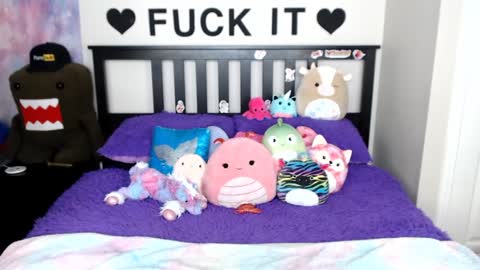 Snapshot of mackenziewolfe chatting on 01.03.25 Mackenzie Wolfe online show from 01.03.25