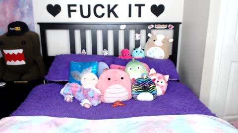 Snapshot of mackenziewolfe chatting on 01.04.25 Mackenzie Wolfe online show from 01.04.25