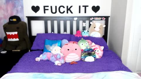 Snapshot of mackenziewolfe chatting on 01.07.25 Mackenzie Wolfe online show from 01.07.25