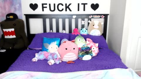 Snapshot of mackenziewolfe chatting on 01.15.25 Mackenzie Wolfe online show from 01.15.25