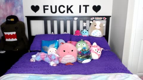 Snapshot of mackenziewolfe chatting on 01.20.25 Mackenzie Wolfe online show from 01.20.25