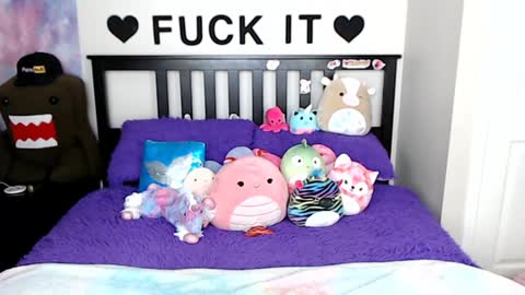 Snapshot of mackenziewolfe chatting on 01.23.25 Mackenzie Wolfe online show from 01.23.25