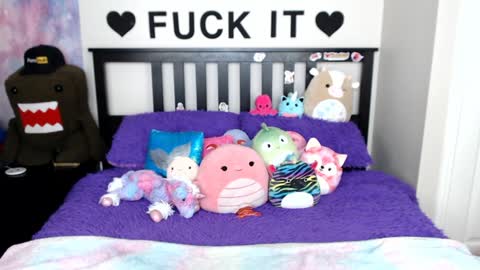 Snapshot of mackenziewolfe chatting on 02.07.25 Mackenzie Wolfe online show from 02.07.25