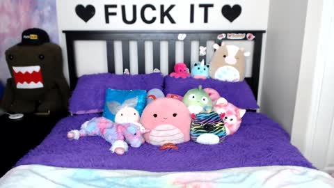 Snapshot of mackenziewolfe chatting on 02.20.25 Mackenzie Wolfe online show from 02.20.25