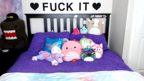 Snapshot of mackenziewolfe chatting on 03.03.25 Mackenzie Wolfe online show from 03.03.25