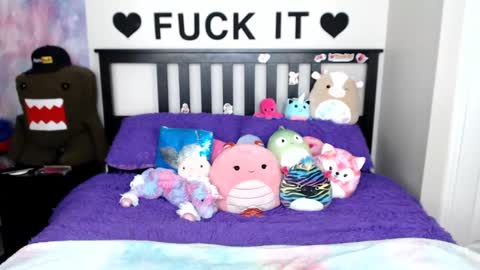 Snapshot of mackenziewolfe chatting on 03.10.25 Mackenzie Wolfe online show from 03.10.25