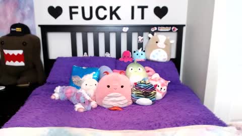 Snapshot of mackenziewolfe chatting on 09.13.25 Mackenzie Wolfe online show from 09.13.25