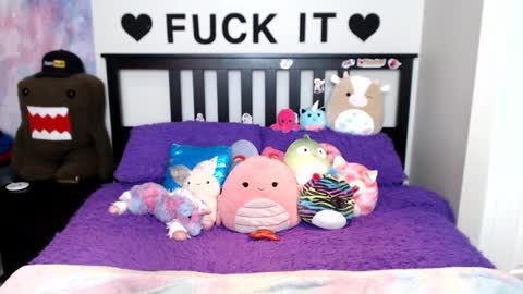 Snapshot of mackenziewolfe chatting on 09.15.25 Mackenzie Wolfe online show from 09.15.25