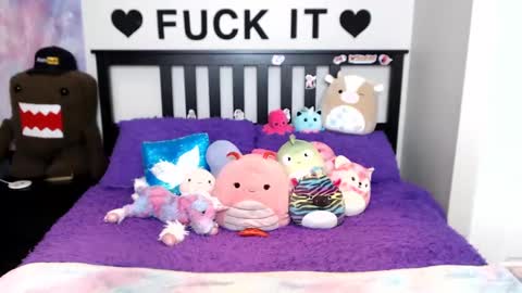 Snapshot of mackenziewolfe chatting on 09.19.25 Mackenzie Wolfe online show from 09.19.25