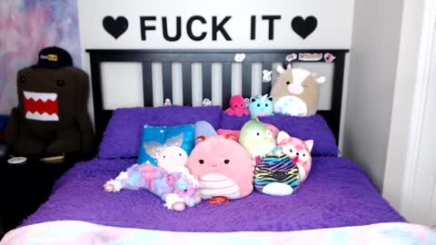 Snapshot of mackenziewolfe chatting on 09.25.25 Mackenzie Wolfe online show from 09.25.25